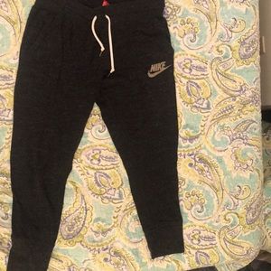 Nike gym vintage capris